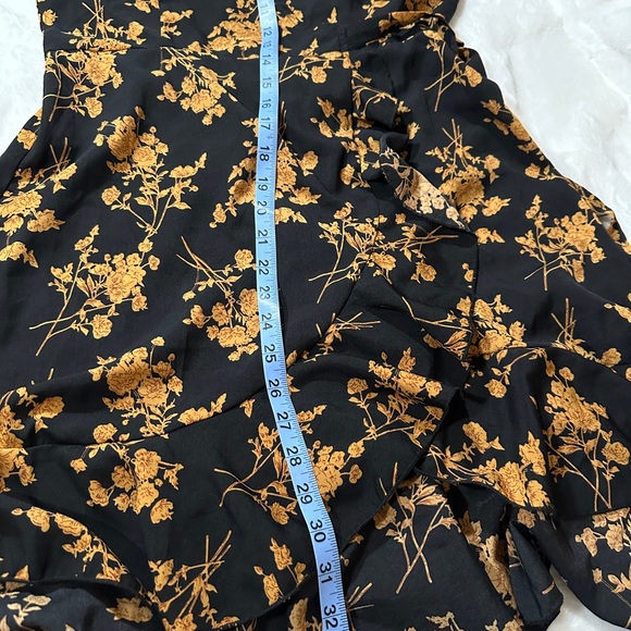 SHEIN wrap dress size medium - Picture 6 of 8